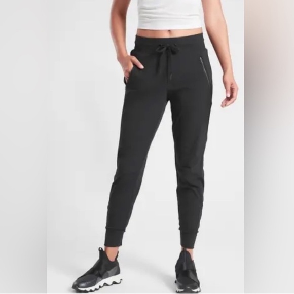 08. Athleta Trekkie North Jogger Mid-Rise Slim Activewear Black Pants - Picture 1 of 15